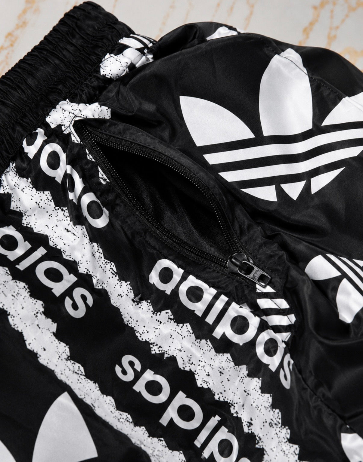 Adidas – Pantaloni scurți de plajă Black/White