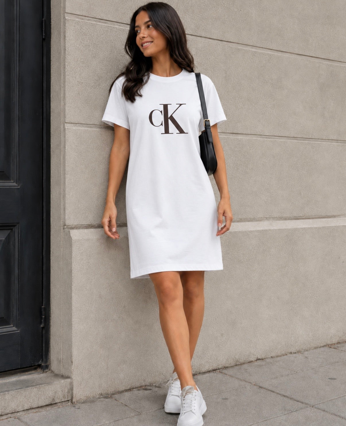 Woman’s Rochie Calvin Klein albă cu logo maro