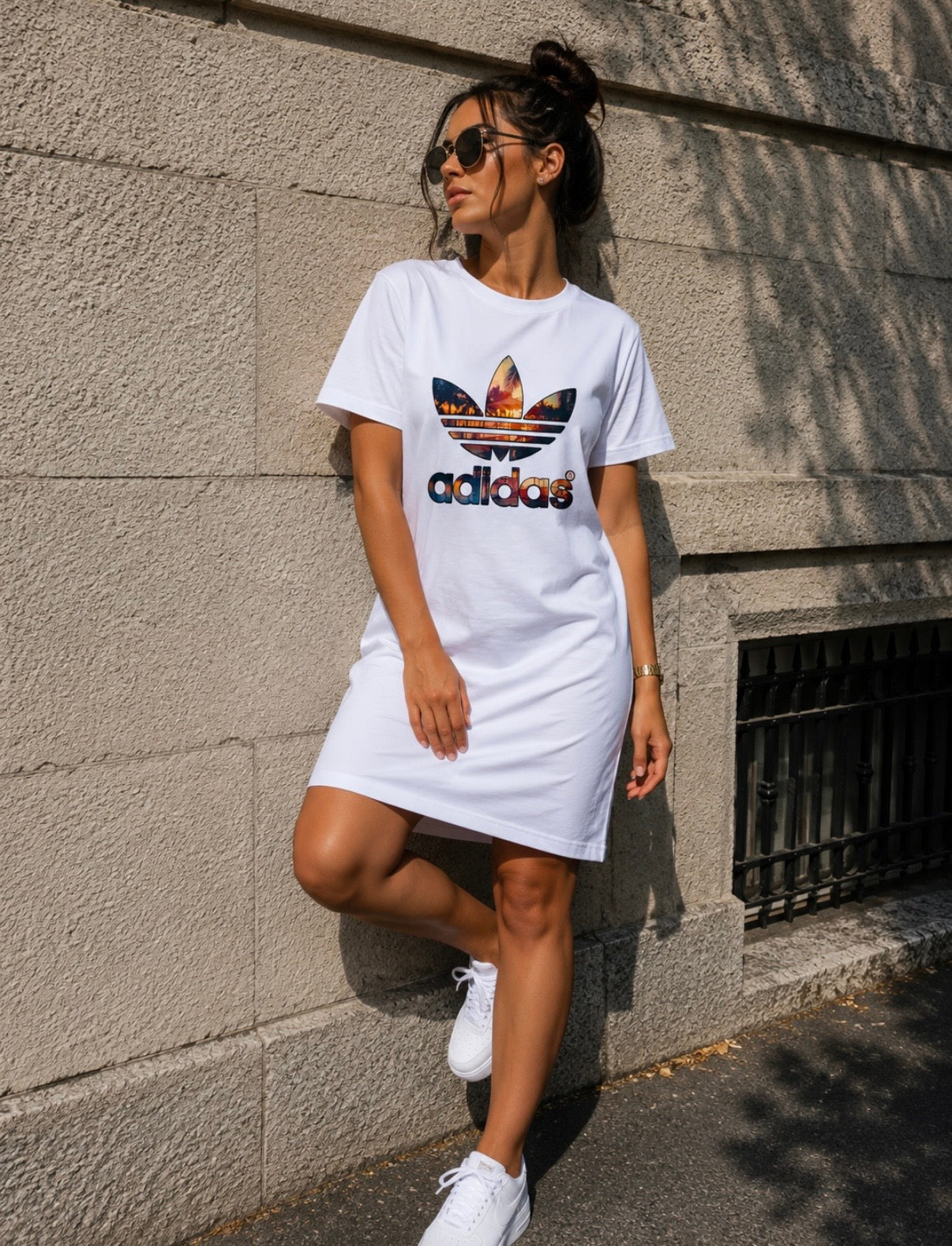 Woman’s Rochie Adidas albă cu logo multicolor