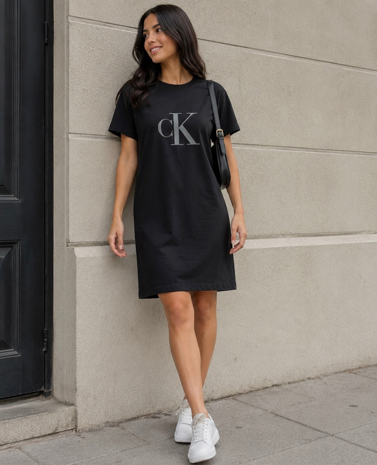 Woman’s Rochie Calvin Klein neagră cu logo gri