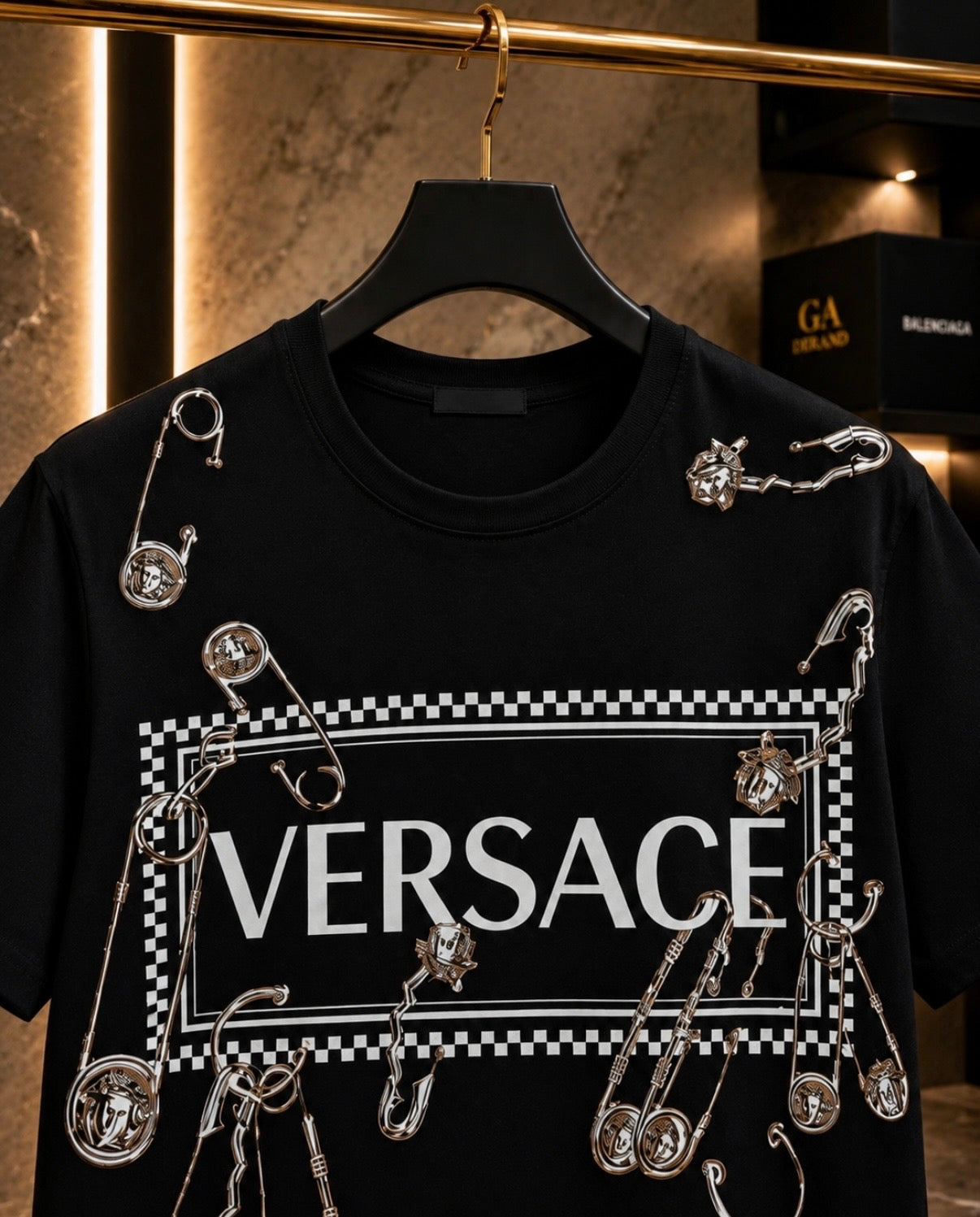 Titlu:
Versace Black Graphic Tee