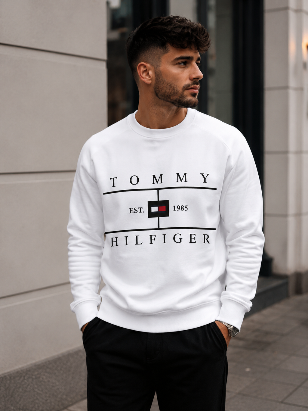 Tommy Hilfiger – Bluză Albă cu Logo Frontal Imprimat