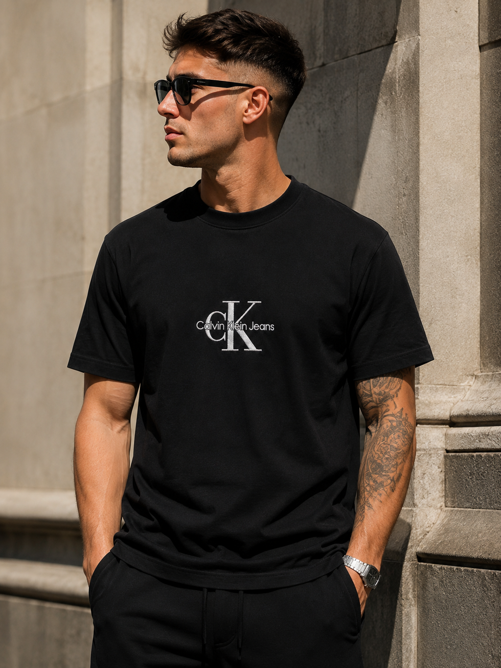 07-Calvin Klein Jeans – Tricou Bărbați Negru cu Logo Brodat Premium