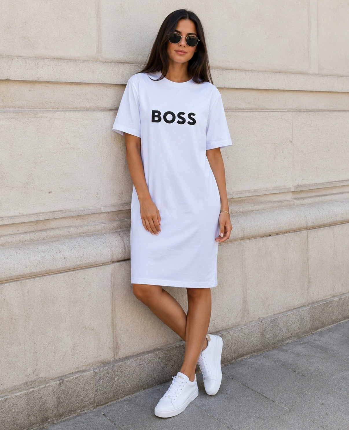 Woman’s Rochie Boss albă cu logo negru
