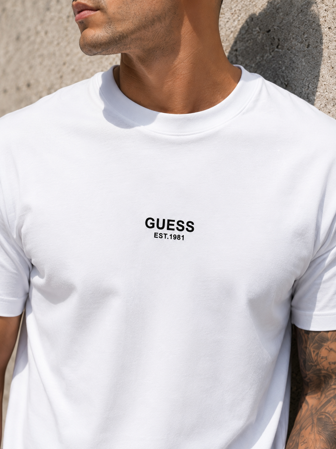 Guess – Tricou bărbătesc alb cu logo imprimat