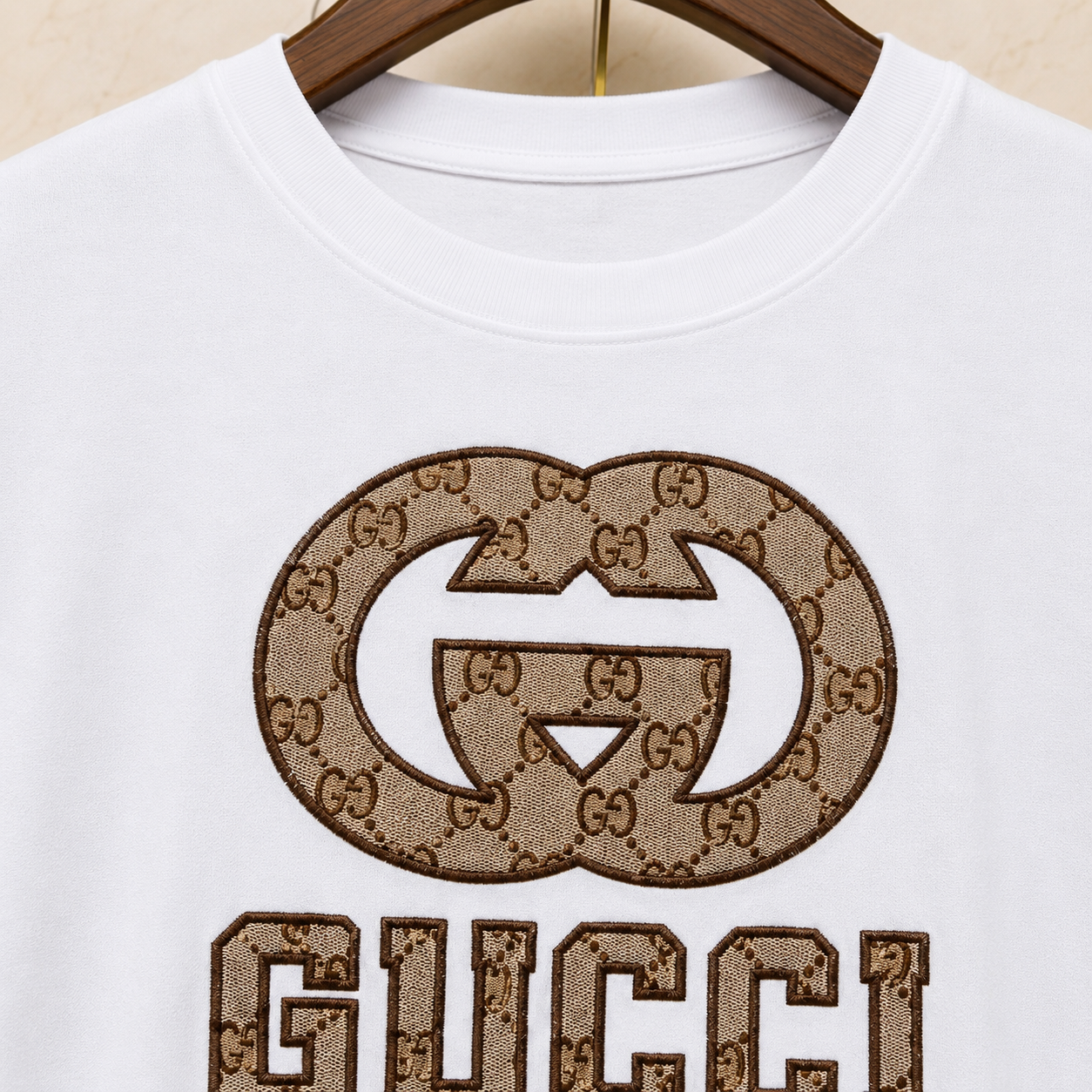Gucci – Tricou bărbătesc alb cu logo brodat