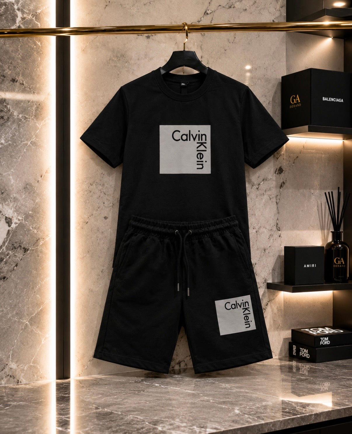 Compleu Bărbați Calvin Klein Negru – Tricou + Pantaloni Scurți