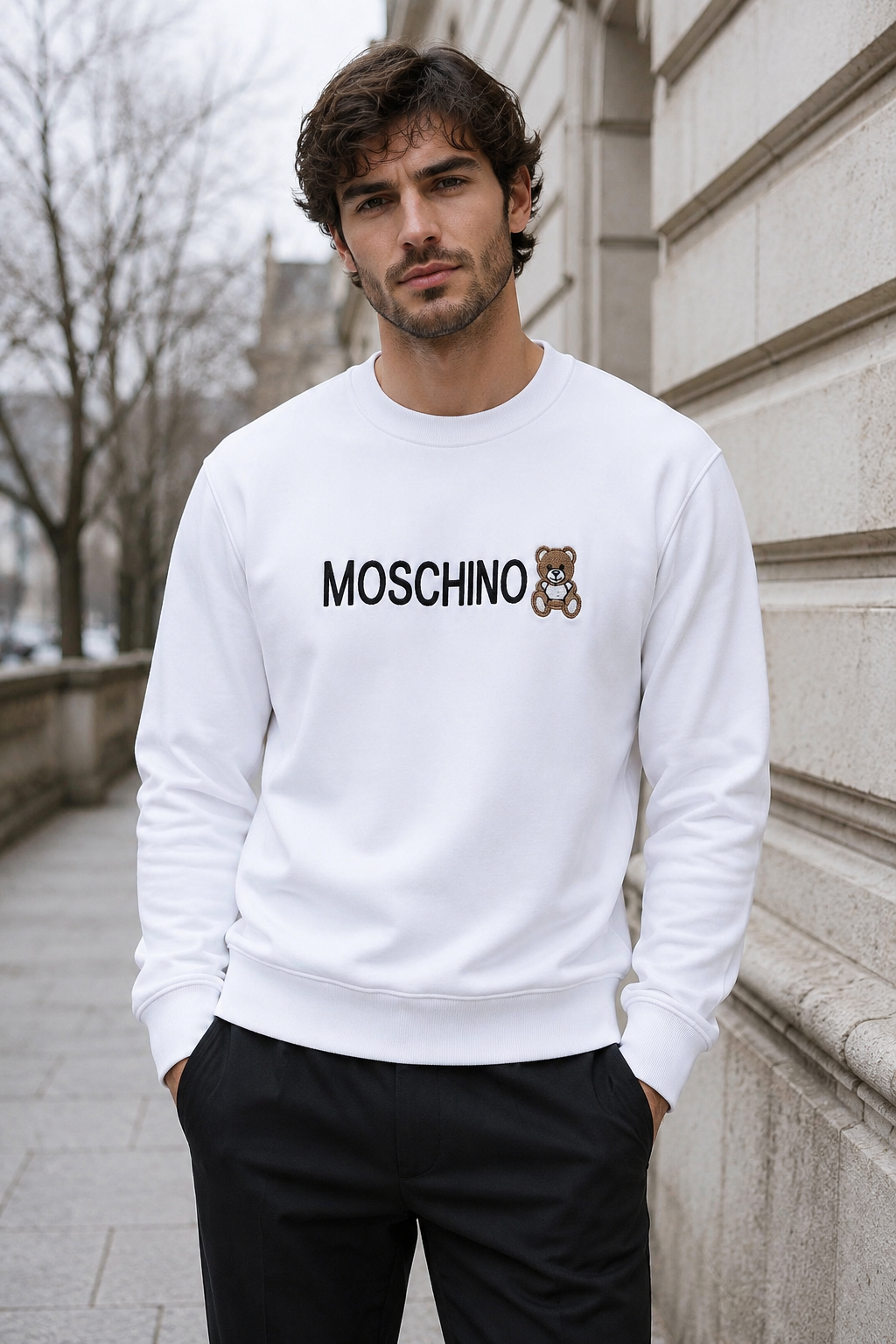 Moschino – Bluză albă pentru bărbați cu logo brodat