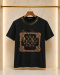 02-Louis Vuitton – Tricou Negru Bumbac premium  cu Design Monogram și Accente Aurii